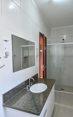 Casa para alugar com 200m², 3 quartos e 2 vagas Casa para alugar com 200m², 3 quartos e 2 vagasBanheiro da suíte