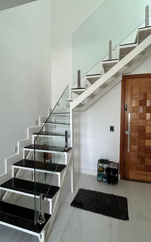 Apartamento à venda com 135m², 2 quartos e 1 vagaEscada 