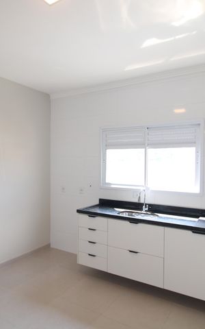 Casa para alugar com 179m², 3 quartos e 2 vagasCozinha