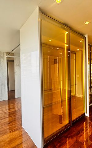 Apartamento à venda com 69m², 1 quarto e 2 vagas Apartamento à venda com 69m², 1 quarto e 2 vagasCloset da suíte