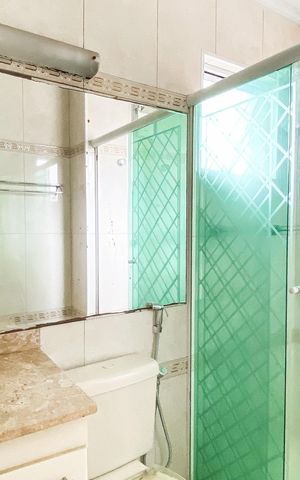 Casa de condomínio para alugar com 100m², 3 quartos e 2 vagas Casa de condomínio para alugar com 100m², 3 quartos e 2 vagasBanheiro da Suíte