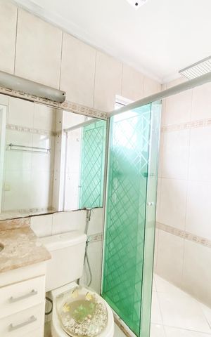 Casa de condomínio para alugar com 100m², 3 quartos e 2 vagas Casa de condomínio para alugar com 100m², 3 quartos e 2 vagasBanheiro da Suíte