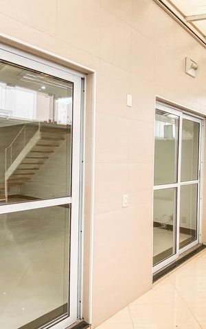 Casa de condomínio para alugar com 100m², 3 quartos e 2 vagas Casa de condomínio para alugar com 100m², 3 quartos e 2 vagasVaranda