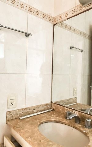 Casa de condomínio para alugar com 100m², 3 quartos e 2 vagas Casa de condomínio para alugar com 100m², 3 quartos e 2 vagasBanheiro da Suíte