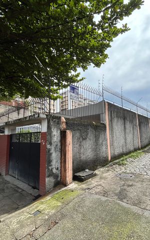 Casa para alugar com 150m², 3 quartos e 2 vagasFachada + placa