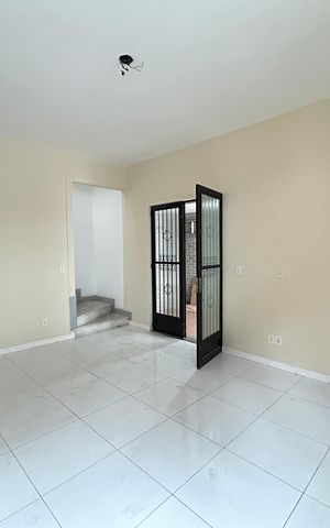 Casa para alugar com 150m², 3 quartos e 2 vagasSala 1