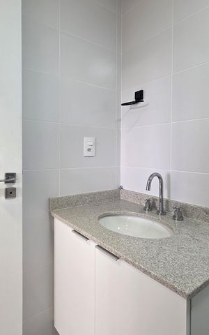 Apartamento à venda com 75m², 2 quartos e 2 vagas Apartamento à venda com 75m², 2 quartos e 2 vagasBanheiro