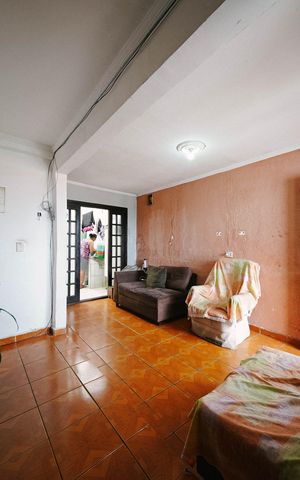 Casa à venda com 180m², 2 quartos e 1 vaga Casa à venda com 180m², 2 quartos e 1 vagaSala