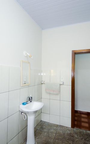 Casa à venda com 157m², 2 quartos e 1 vagaBanheiro