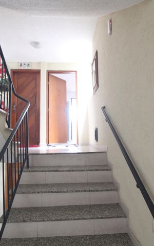 Apartamento para alugar com 45m², 2 quartos e 1 vagaEscada / entrada