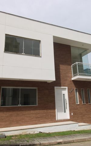 Casa de condomínio para alugar com 127m², 3 quartos e 2 vagasFrente da casa
