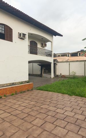 Casa à venda com 626m², 5 quartos e 4 vagasQuintal