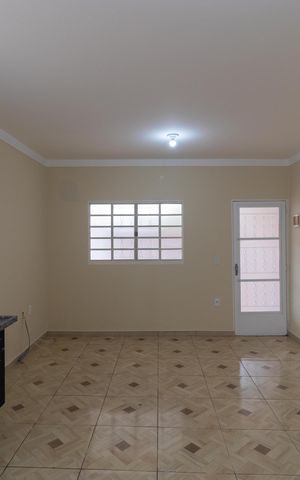 Casa para alugar com 80m², 2 quartos e 3 vagas Casa para alugar com 80m², 2 quartos e 3 vagasSala e cozinha