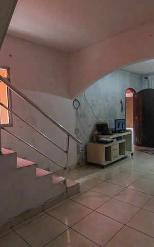 Casa à venda com 150m², 4 quartos e 2 vagas Casa à venda com 150m², 4 quartos e 2 vagasSala
