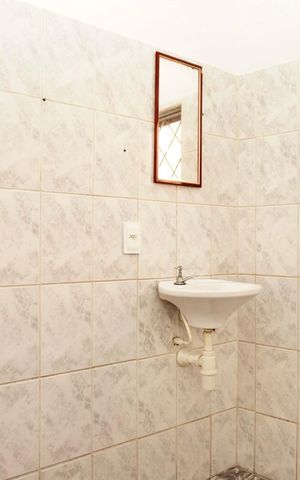Casa para alugar com 60m², 2 quartos e sem vaga Casa para alugar com 60m², 2 quartos e sem vagaBanheiro