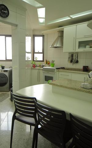 Apartamento à venda com 176m², 3 quartos e 3 vagasCozinha 