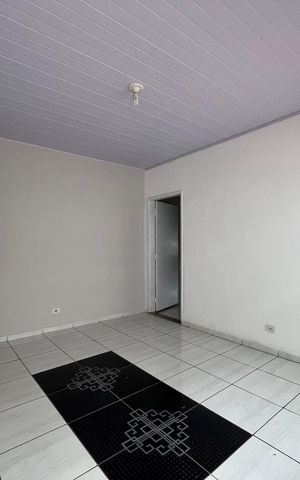 Casa para alugar com 100m², 3 quartos e sem vaga Casa para alugar com 100m², 3 quartos e sem vagaSala