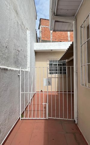 Casa para alugar com 100m², 3 quartos e sem vaga Casa para alugar com 100m², 3 quartos e sem vagaPortão da Área de Serviço