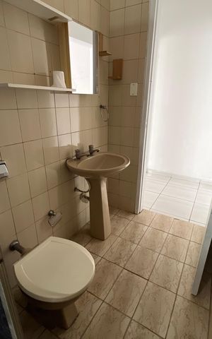 Casa para alugar com 100m², 3 quartos e sem vaga Casa para alugar com 100m², 3 quartos e sem vagaBanheiro