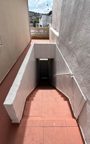 Casa para alugar com 100m², 3 quartos e sem vaga Casa para alugar com 100m², 3 quartos e sem vagaEscada da Entrada