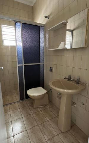 Casa para alugar com 100m², 3 quartos e sem vaga Casa para alugar com 100m², 3 quartos e sem vagaBanheiro