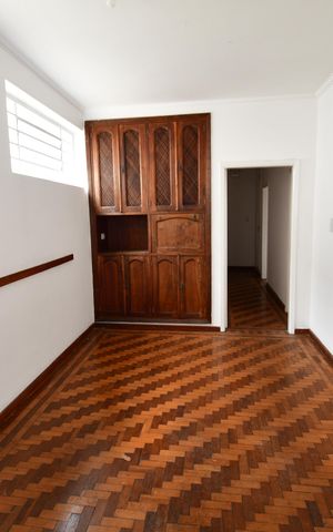 Casa à venda com 240m², 5 quartos e 2 vagasSala