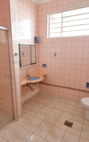 Casa à venda com 240m², 5 quartos e 2 vagasBanheiro