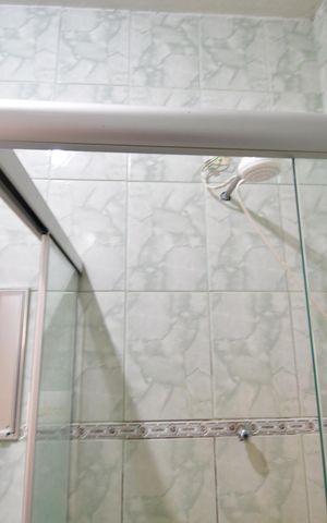 Casa à venda com 240m², 5 quartos e 2 vagasBanheiro