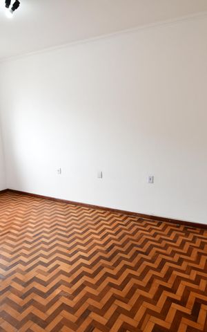 Casa à venda com 240m², 5 quartos e 2 vagasQuarto 3 - Suíte