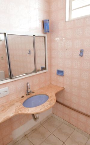 Casa à venda com 240m², 5 quartos e 2 vagasBanheiro