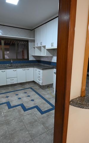 Casa para alugar com 580m², 4 quartos e 5 vagas