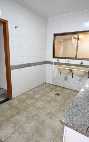 Casa para alugar com 580m², 4 quartos e 5 vagas
