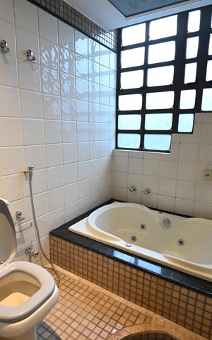 Casa para alugar com 580m², 4 quartos e 5 vagas