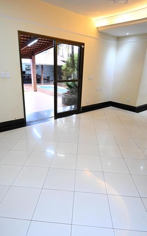 Casa para alugar com 580m², 4 quartos e 5 vagas