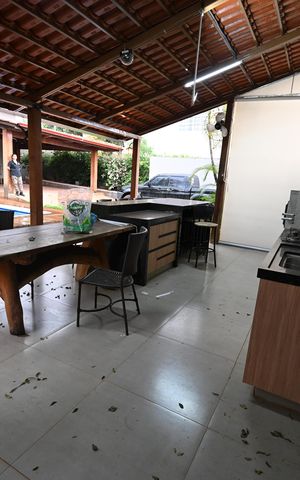 Casa para alugar com 580m², 4 quartos e 5 vagas