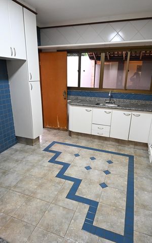 Casa para alugar com 580m², 4 quartos e 5 vagas