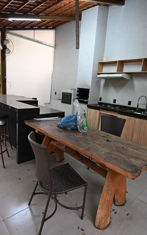Casa para alugar com 580m², 4 quartos e 5 vagas