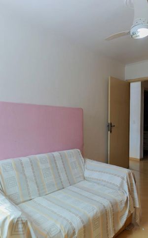 Casa à venda com 240m², 3 quartos e 2 vagas Casa à venda com 240m², 3 quartos e 2 vagasQuarto 3