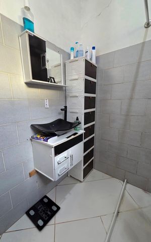 Casa à venda com 60m², 2 quartos e 1 vaga Casa à venda com 60m², 2 quartos e 1 vagaBanheiro