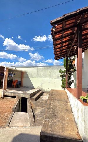 Casa à venda com 60m², 2 quartos e 1 vaga Casa à venda com 60m², 2 quartos e 1 vagaVaranda