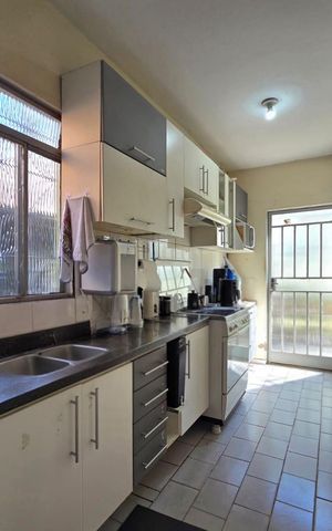 Casa à venda com 60m², 2 quartos e 1 vaga Casa à venda com 60m², 2 quartos e 1 vagaCozinha