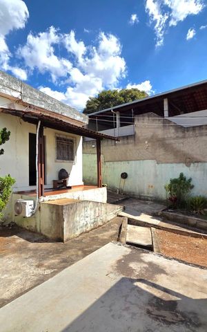Casa à venda com 60m², 2 quartos e 1 vaga Casa à venda com 60m², 2 quartos e 1 vagaVaranda
