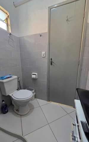 Casa à venda com 60m², 2 quartos e 1 vaga Casa à venda com 60m², 2 quartos e 1 vagaBanheiro