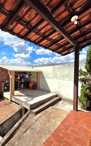 Casa à venda com 60m², 2 quartos e 1 vaga Casa à venda com 60m², 2 quartos e 1 vagaVaranda