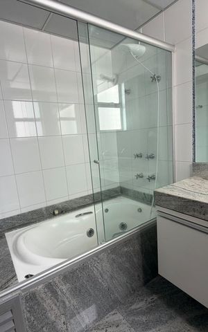 Apartamento para alugar com 130m², 4 quartos e 2 vagas