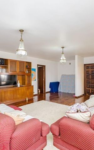 Casa à venda com 195m², 4 quartos e 4 vagas