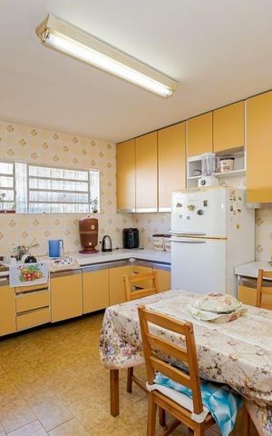 Casa à venda com 195m², 4 quartos e 4 vagas