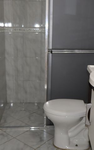 Casa para alugar com 200m², 3 quartos e 5 vagasBanheiro de serviço