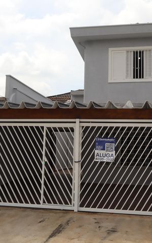 Casa para alugar com 200m², 3 quartos e 5 vagasFachada e portão