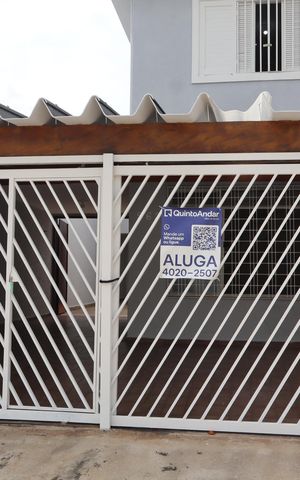 Casa para alugar com 200m², 3 quartos e 5 vagasFachada e portão